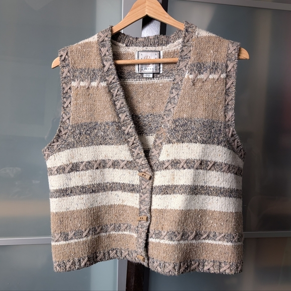 Vintage Jackets & Blazers - 📼 Vintage RD L'equipe Tan, Cream & Gray Wool-blend Vest - Large